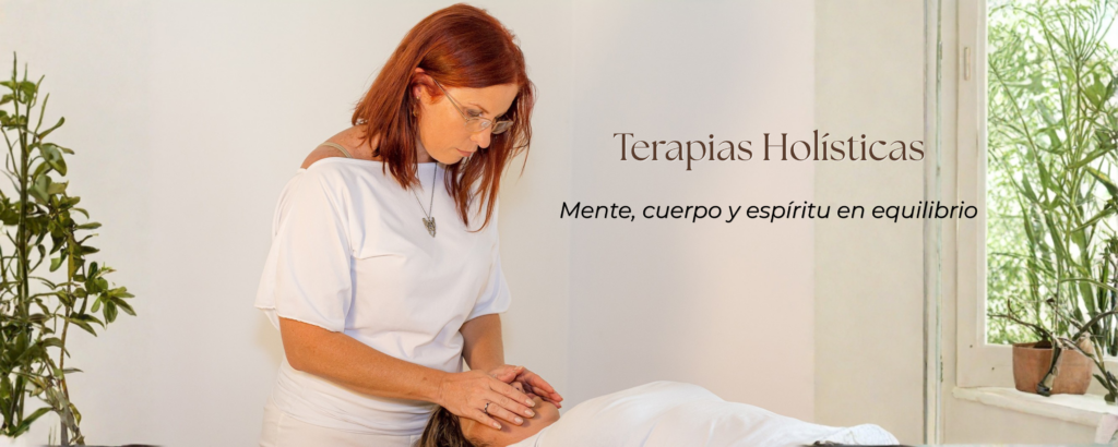 Karina realizando terapias holísticas